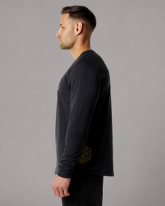 Thumbhole cuff detail on LGLGFG Resonance long sleeve tee - mens performance streetwear